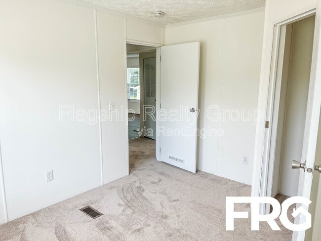 Building Photo - 5961 Berkley Dr
