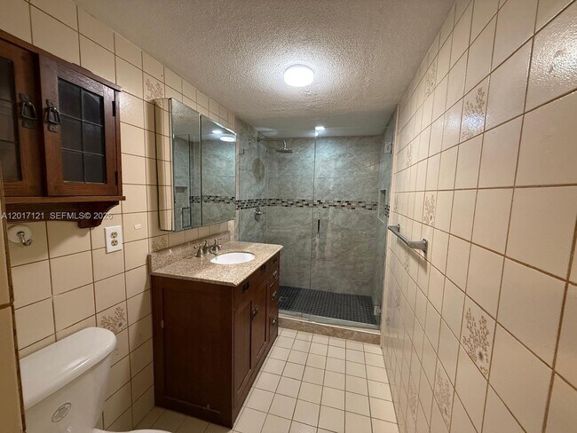 Building Photo - 2650 SW 13th Ave