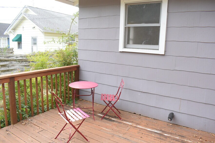 Building Photo - 306 Kenwood Ave