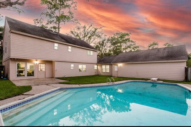 Building Photo - 15614 Pebble Bend Dr