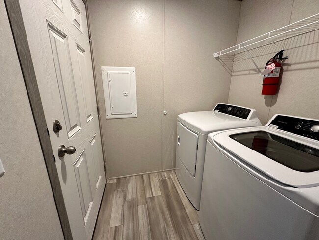 Building Photo - 5691 Windjammer Ct