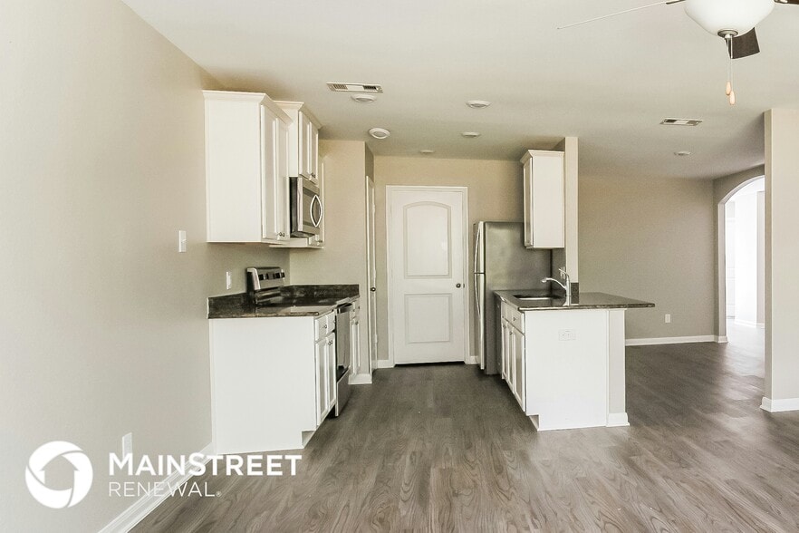 Building Photo - 23055 Bellini Dr