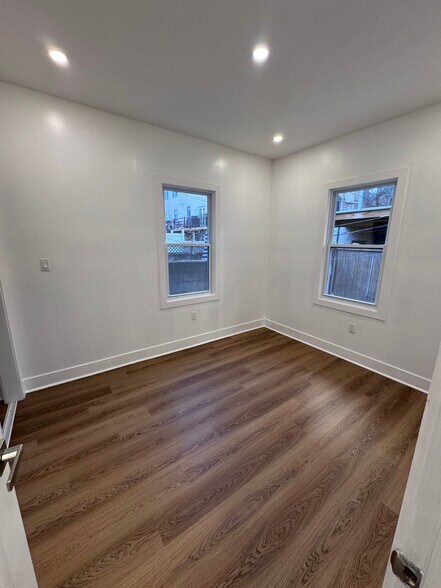 Building Photo - 647 N 16th St