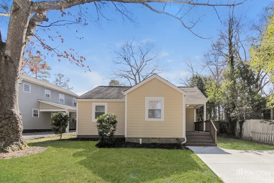 Primary Photo - 3226 Draper Ave