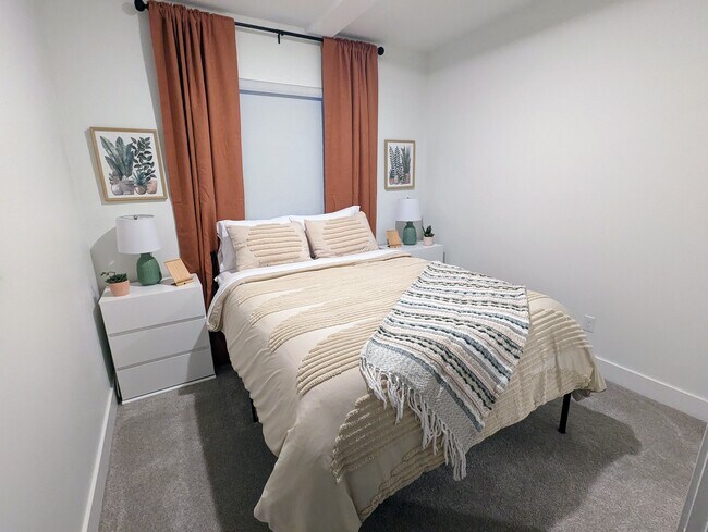 Building Photo - 134 N Welden Way