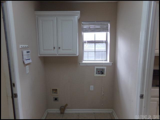 Building Photo - 303 Hidden Meadows Dr