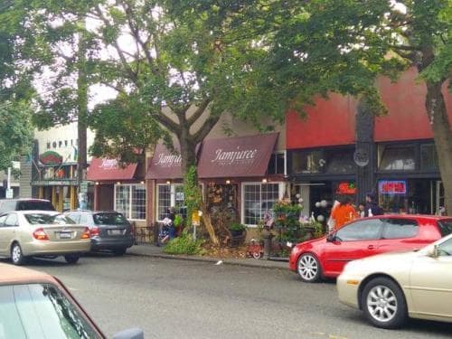 Great restaurants 1 block away - 409 16th Ave E