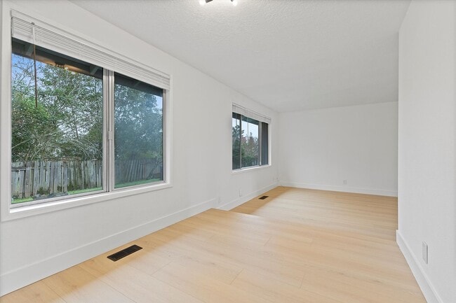 Building Photo - Charming 3-Bedroom Home on Quiet Cul-de-Sac