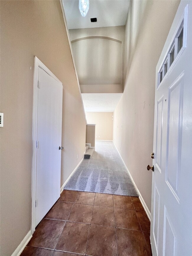 Building Photo - 815 Forest Ivy Ln
