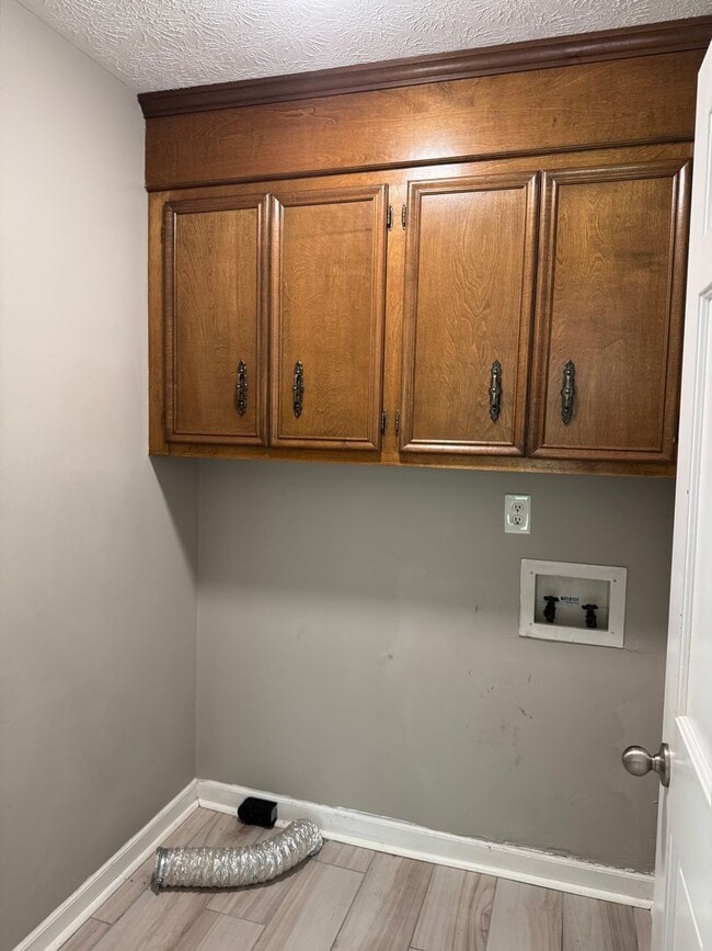 Building Photo - 4 Bedroom with fenced in yard!