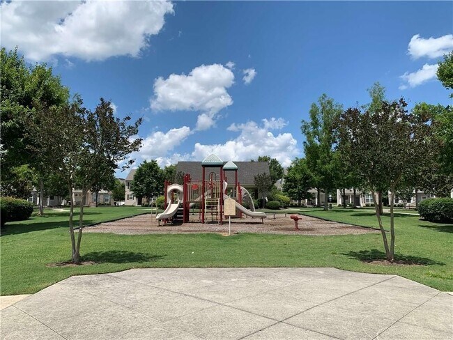 Building Photo - 530 Constellation Overlook SW