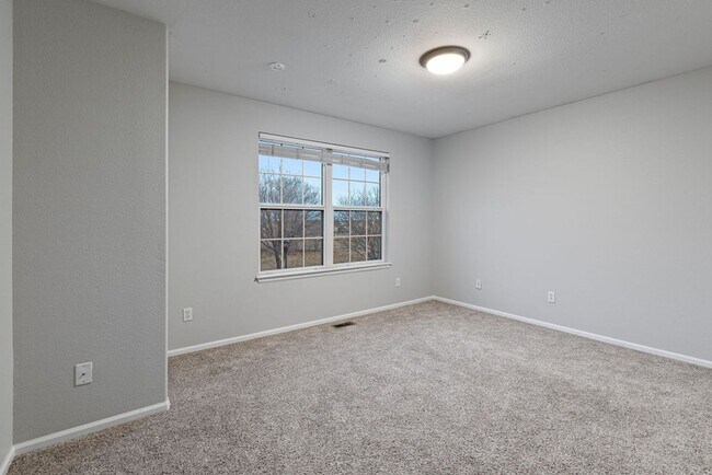 Building Photo - 6 Bedroom plus and office near Rigden Farms