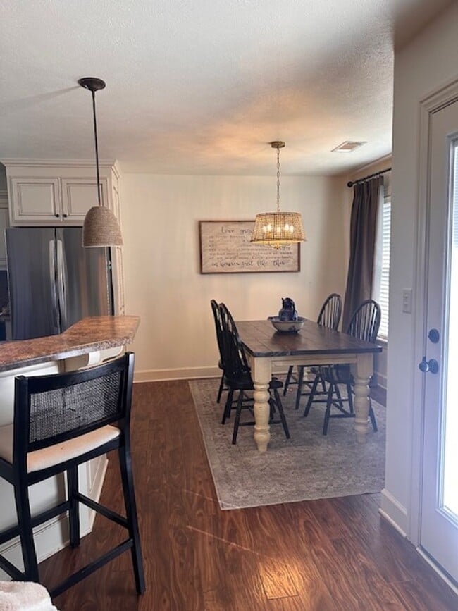 Building Photo - Ridgewood West End Home