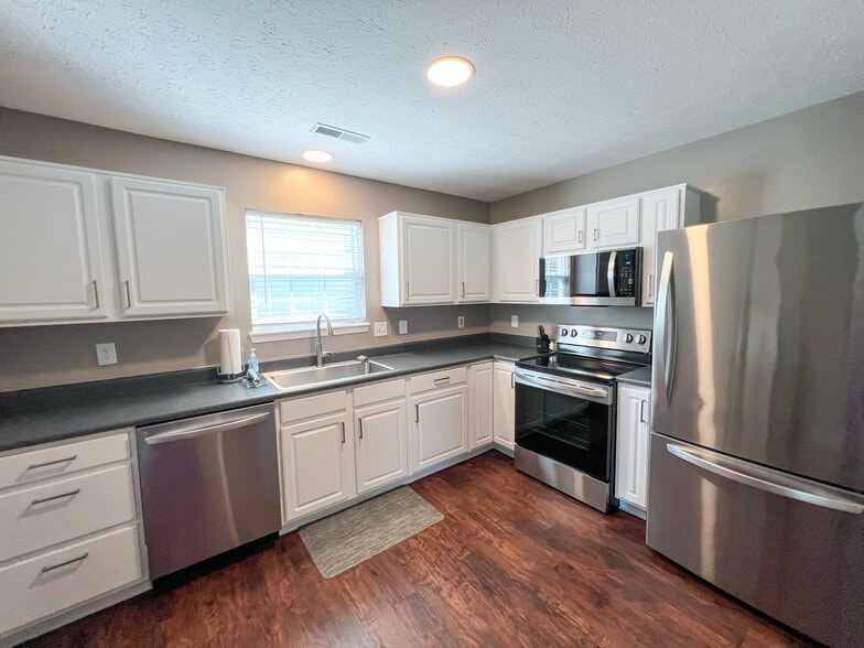 Building Photo - 13255 Summerwood Ln