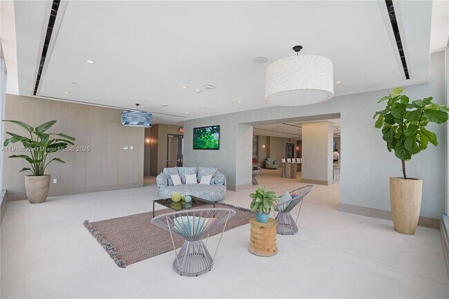 Building Photo - 700 NE 26th Terrace