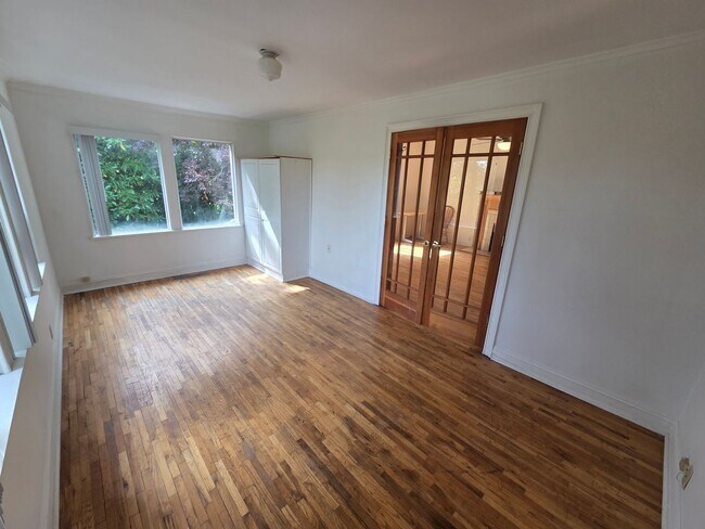 Building Photo - 125 S Cambrian Ave