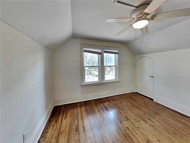 Building Photo - 1403 Barclay St