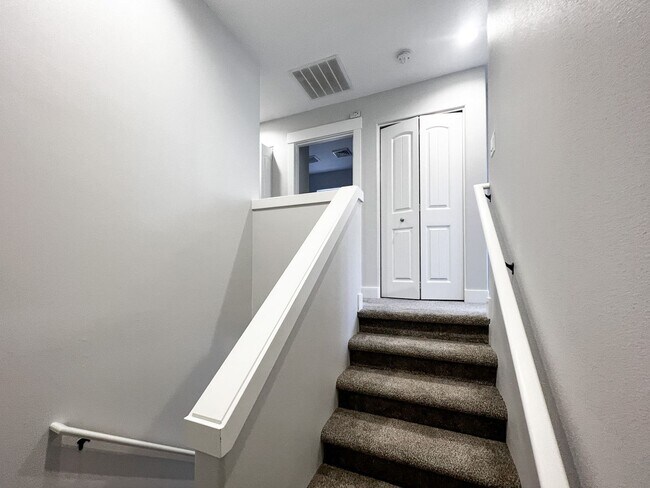 Building Photo - HONEYBEE5727-5729