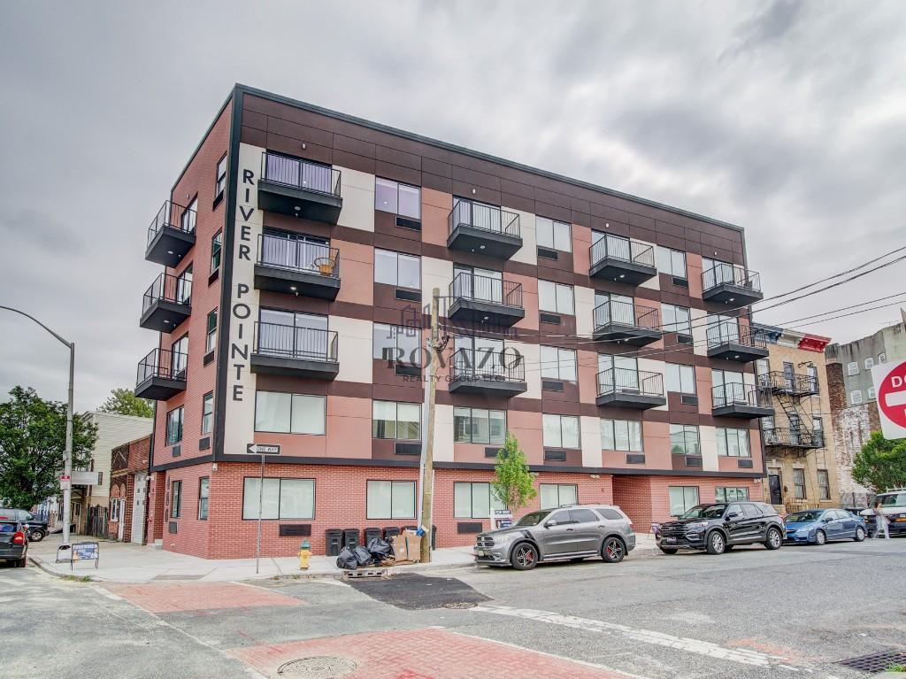 Building Photo - 486 Market St