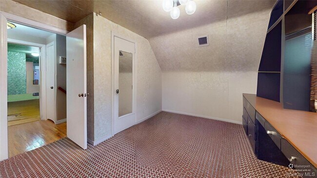 Building Photo - 11 Rockhill Rd