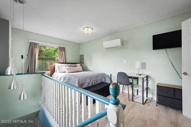 Building Photo - 719 S Shores Rd