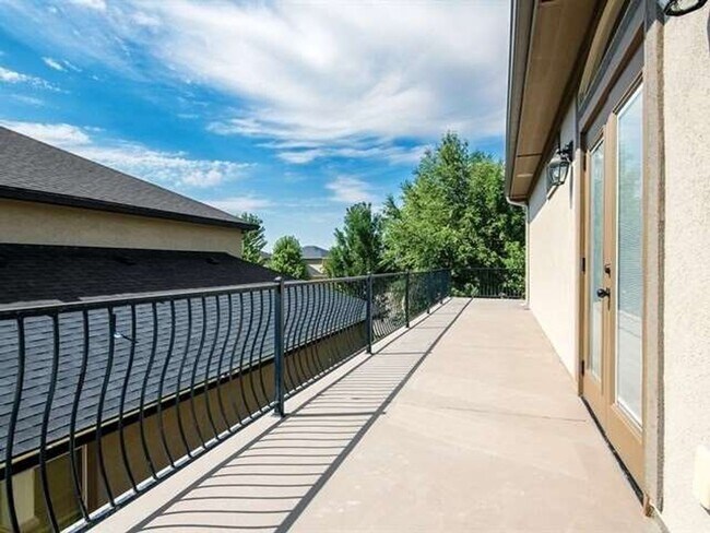 Building Photo - 1019 Opus St E