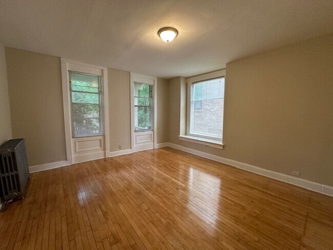 Building Photo - 2943 - 2945 N Bartlett Ave