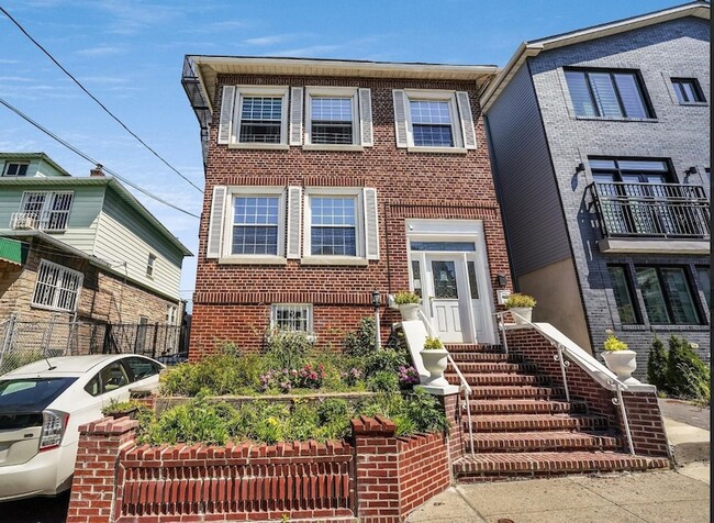 Building Photo - 304 Fulton Ave