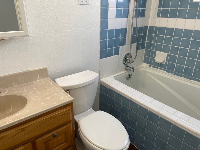 Building Photo - Single-Family Home 4BD/3BA Is Immediately ...