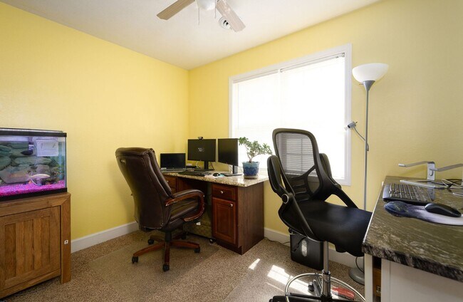 Building Photo - 4Bd/3.5Ba Home Available