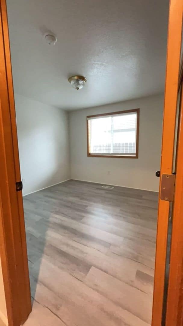 Building Photo - 3 Bedroom 2 Bath Single Family Home with 2...