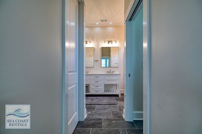 Building Photo - OFF-SEASON MONTHLY RENTAL - IT'S A BIG DILL!!