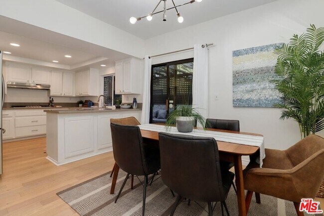 Building Photo - 848 Lincoln Blvd