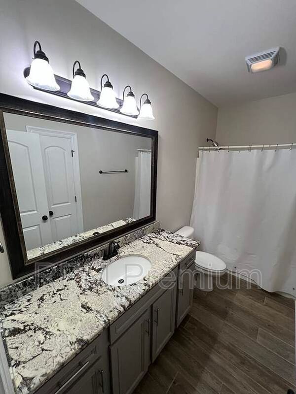 Building Photo - 6212 Lake Edge Dr
