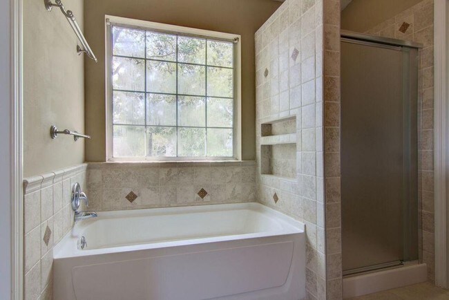 Building Photo - 103 Amberside Dr