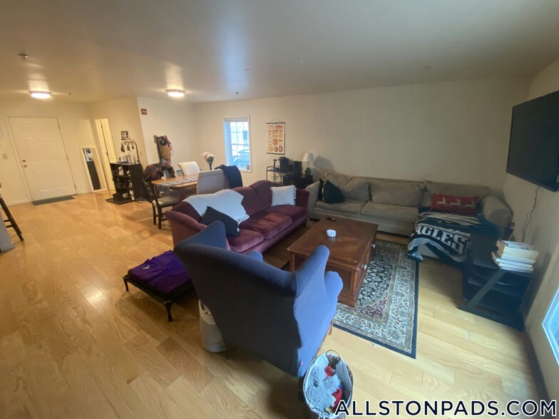 Building Photo - 36 Raymond St