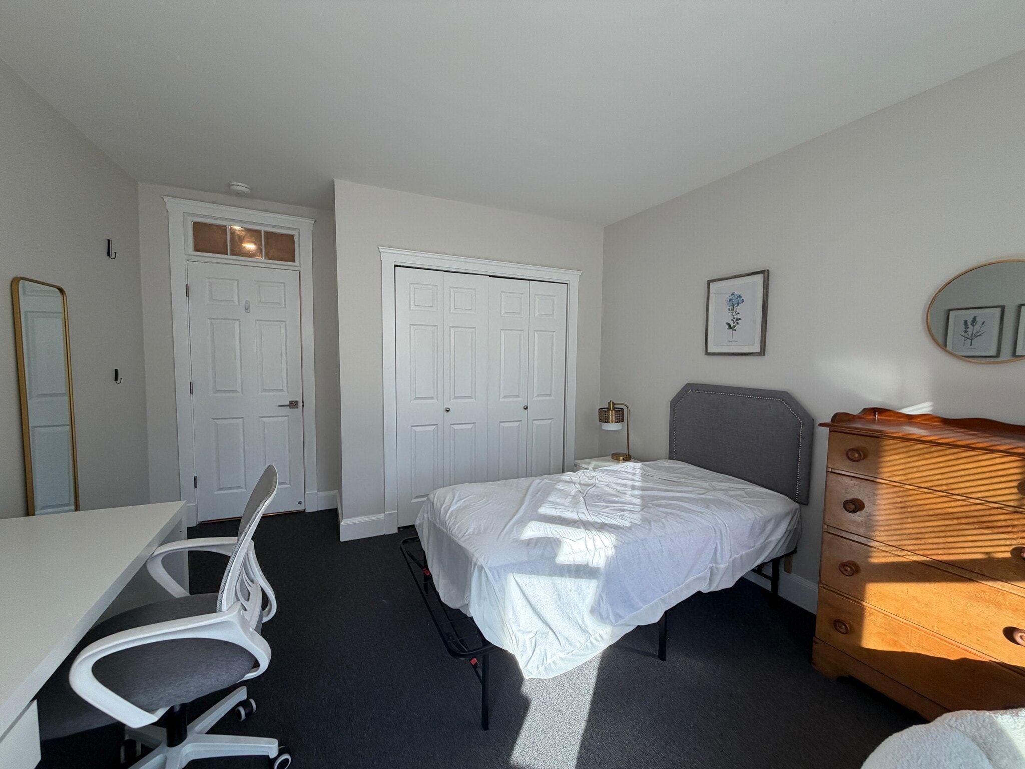 Building Photo - 843 Beacon St