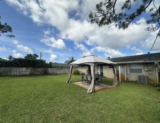 Building Photo - 5586 3rd Rd