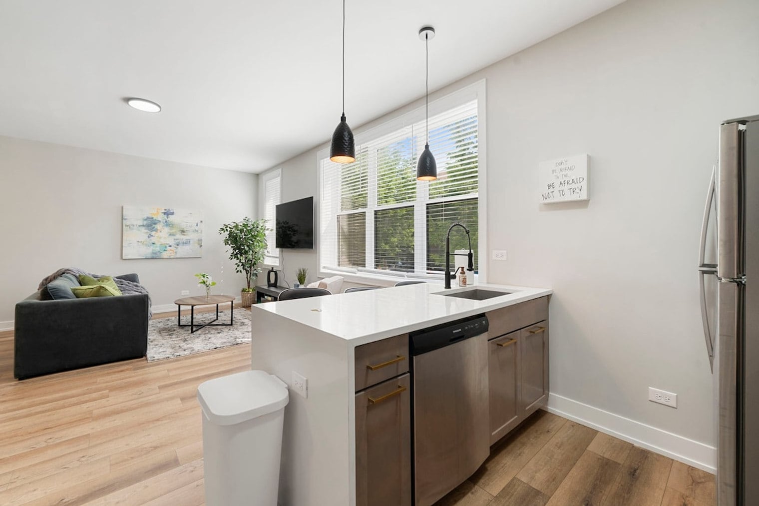 Building Photo - 1900 W 17th St