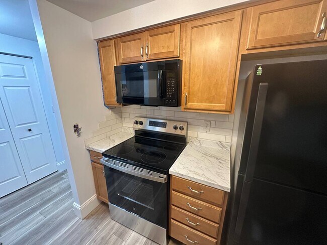 Building Photo - 356 Village Blvd N