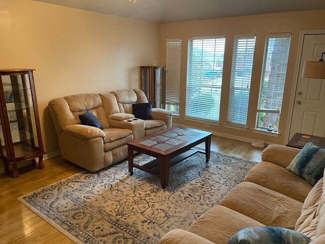 Building Photo - MAY PRE-LEASE!!!!  Adorable 3 Bedroom Home...