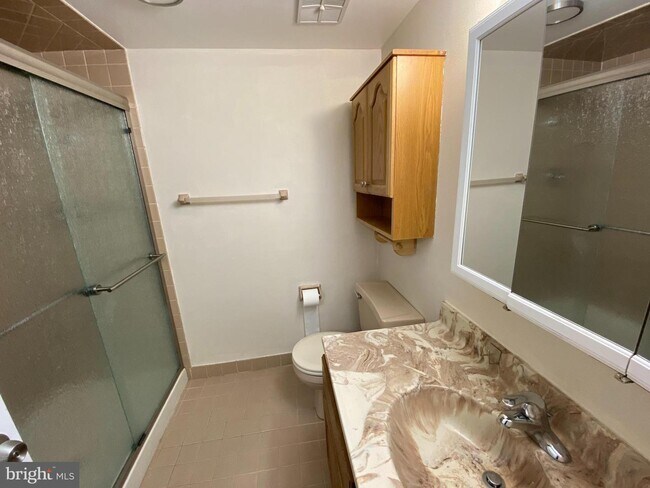 Building Photo - 802 Mountainview Dr