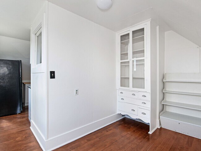 Building Photo - 5265 NE 14th Pl