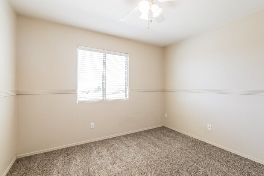 Building Photo - 5562 S Lemon Tree Dr