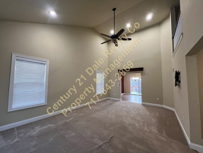 Building Photo - Large Three Bedroom 2.5 Baths in the Stone Gate Commons Association