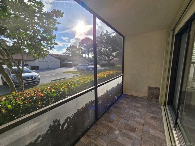 Building Photo - 2114 SW Silver Pine Way