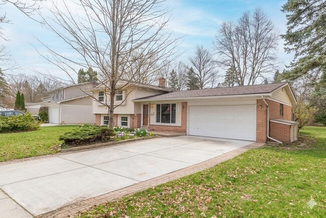 Building Photo - 3212 Lockridge Dr