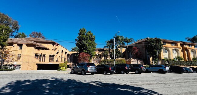 Building Photo - Remodelled 2 Bed 2 Bath For Rent at Signal Hill