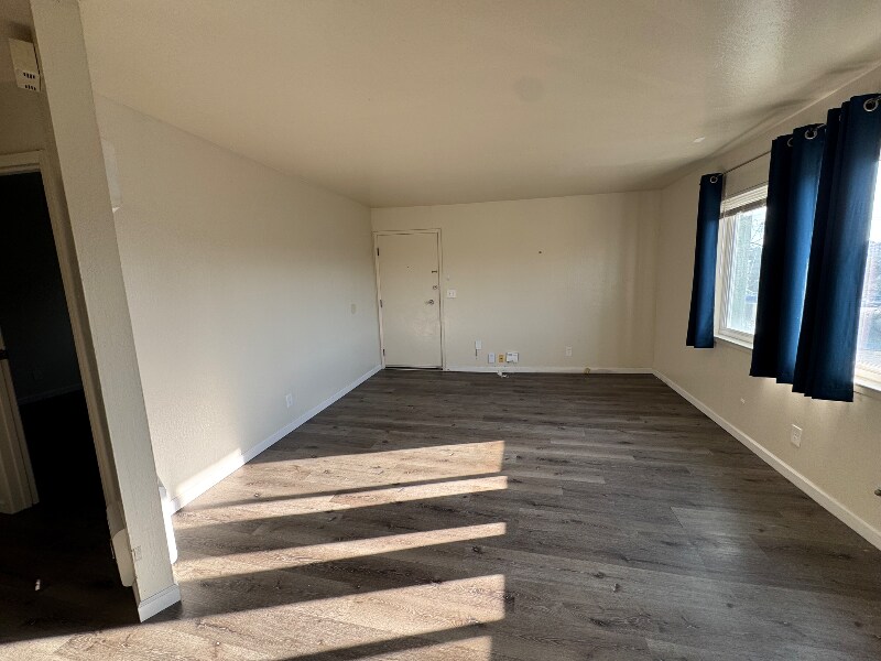 Building Photo - 4800 Daisy St