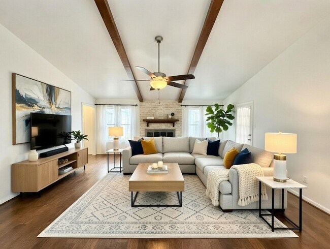 Building Photo - 7914 Candle Ln